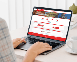 mise en situation sur un ordinateur portable la page d'accueil du site internet adlp24.fr